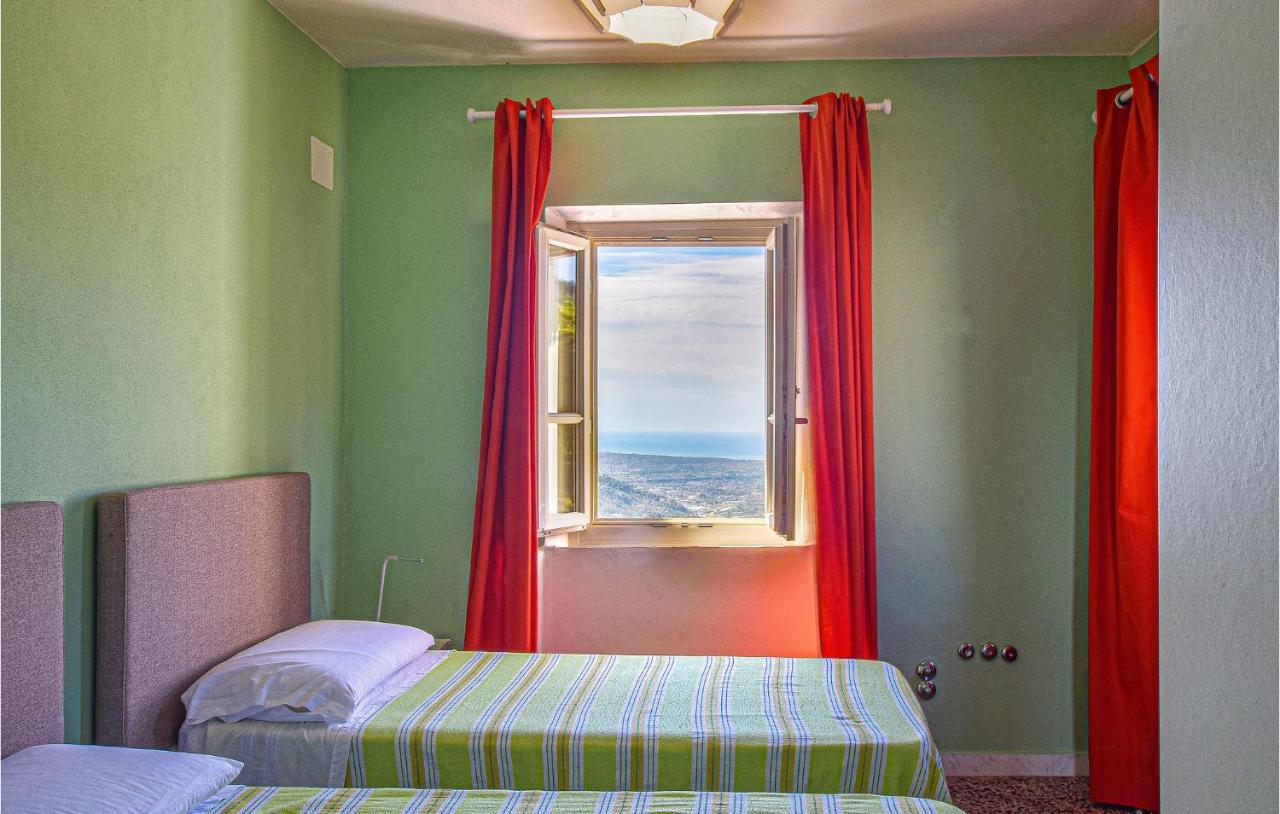 5 Bedroom Amazing Home In Fabbiano Fabbiano  Экстерьер фото