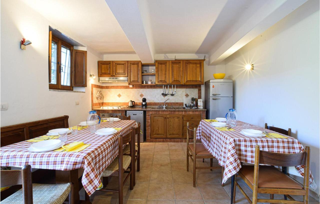 5 Bedroom Amazing Home In Fabbiano Fabbiano  Экстерьер фото