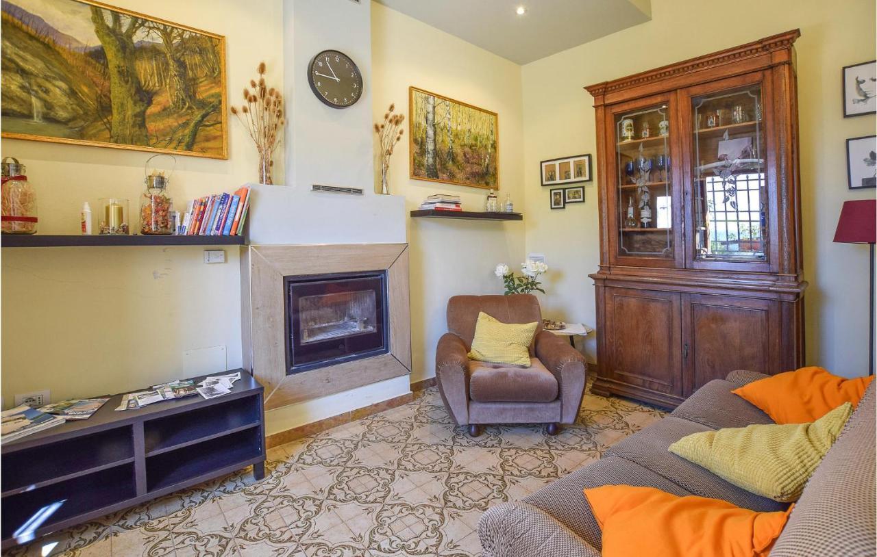 5 Bedroom Amazing Home In Fabbiano Fabbiano  Экстерьер фото