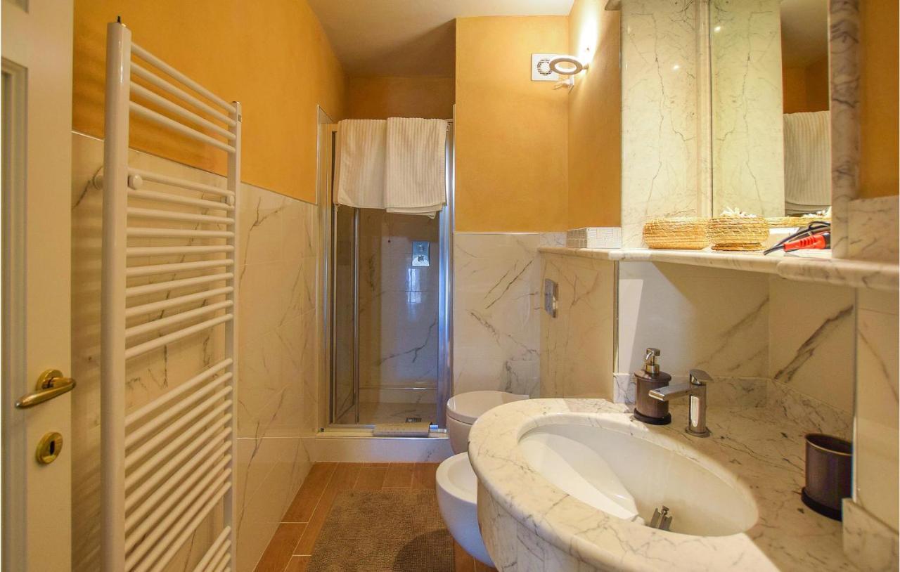 5 Bedroom Amazing Home In Fabbiano Fabbiano  Экстерьер фото