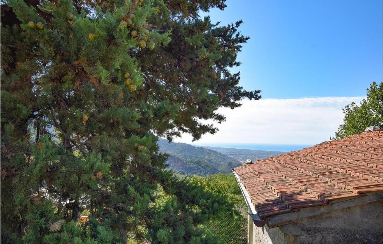 5 Bedroom Amazing Home In Fabbiano Fabbiano  Экстерьер фото